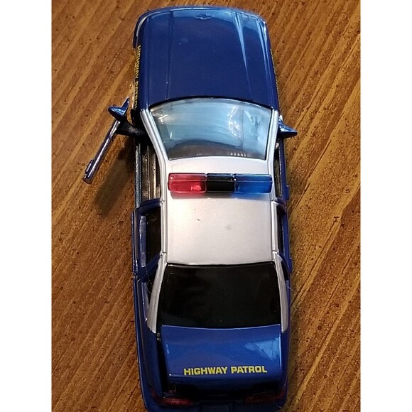 Nevada Highway Patrol Road Champs die cast police car 1:43 scale - Picture 5 of 9